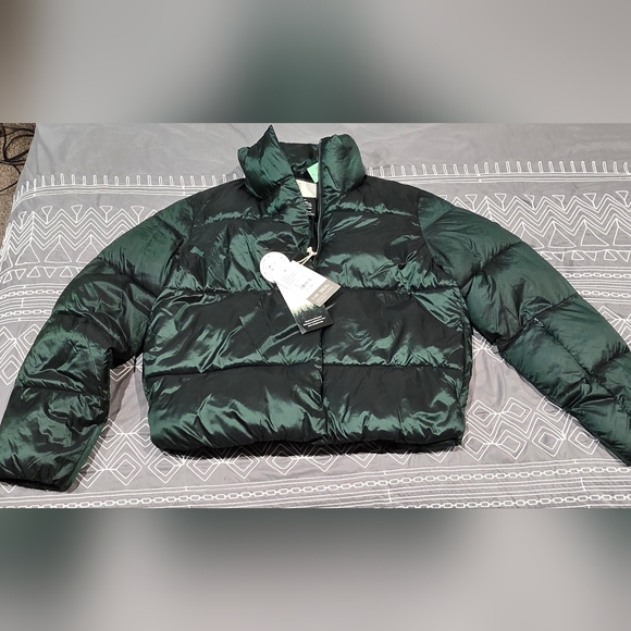 Vuori Jackets & Blazers - Vuori Hudson Insulated Shine Jacket In Aspen Green Size XS